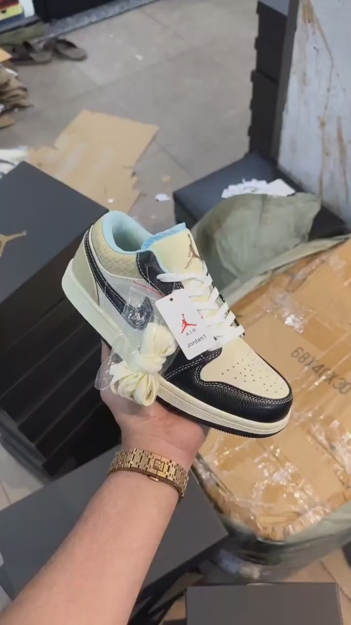 Air jordan 1 low coconut milk black