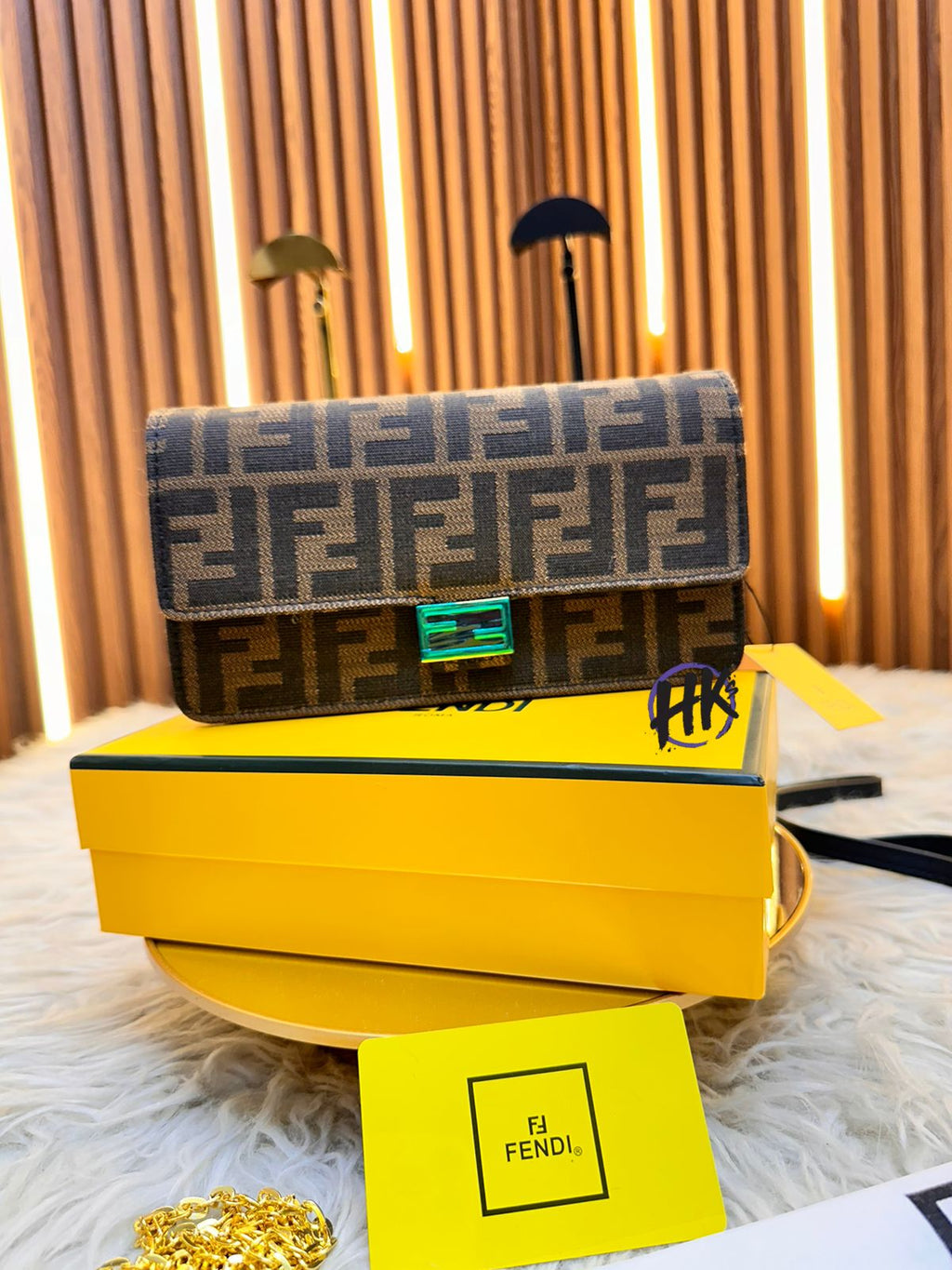 Wallet on chain baguette bag