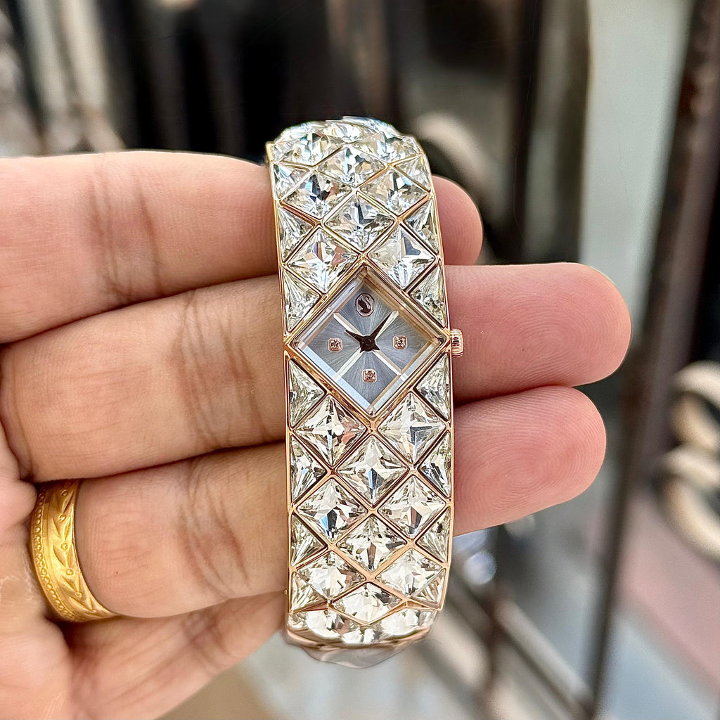 CURIOSA CRYSTAL BANGLE