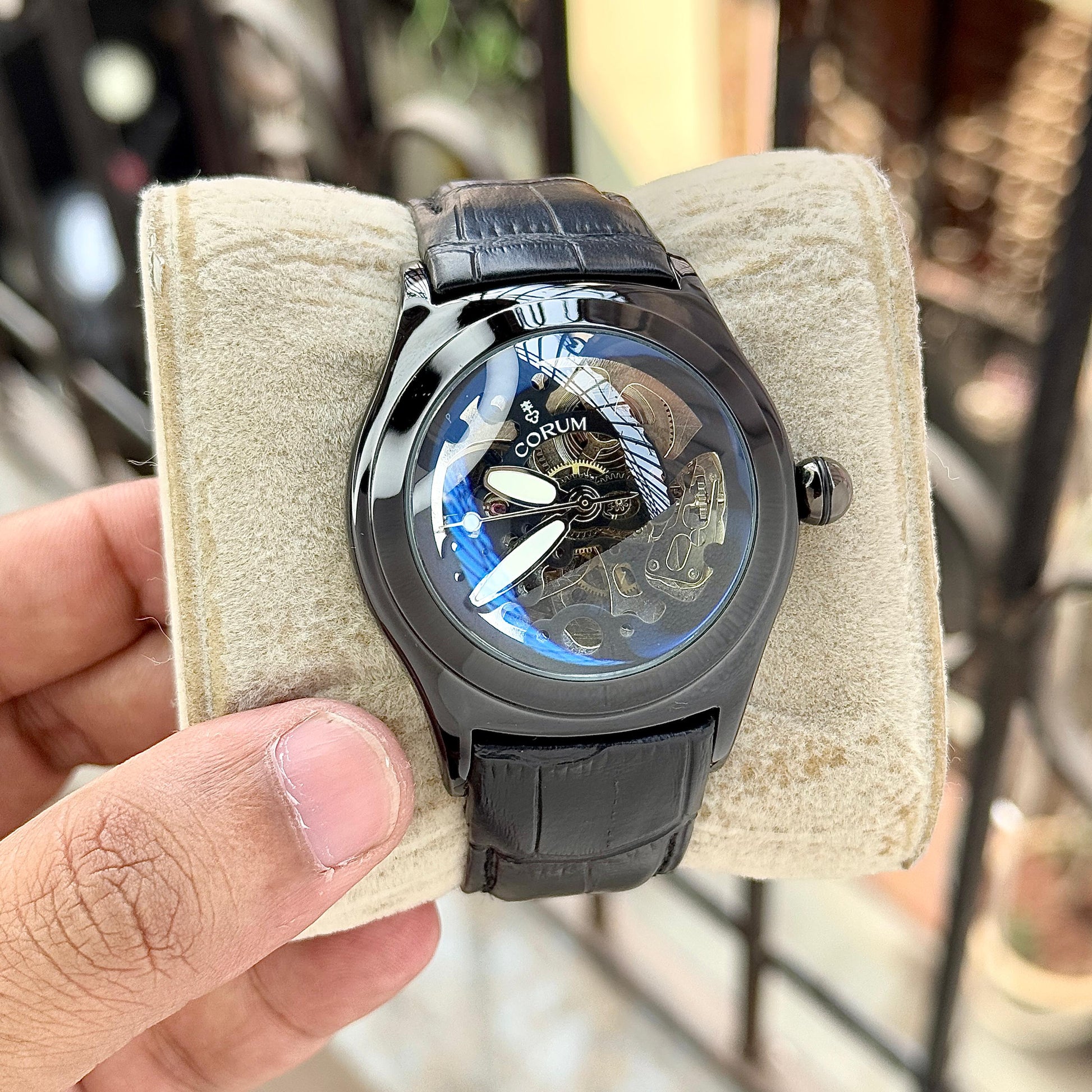 Luxurious wrist watch