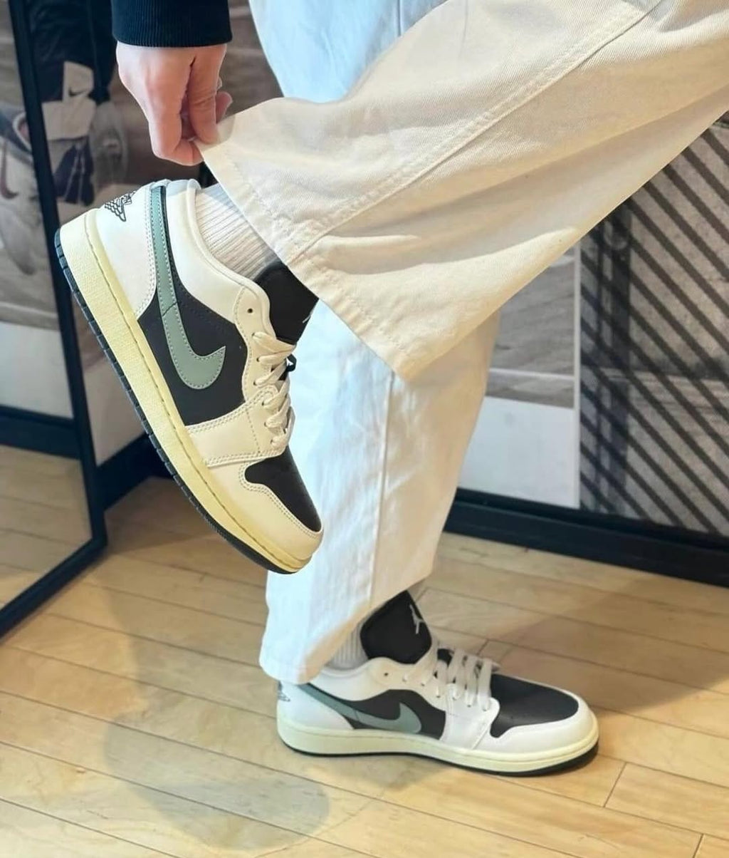 AJ Retro 1 Jade-Smoke