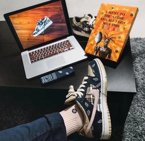 Travis Scott bandana