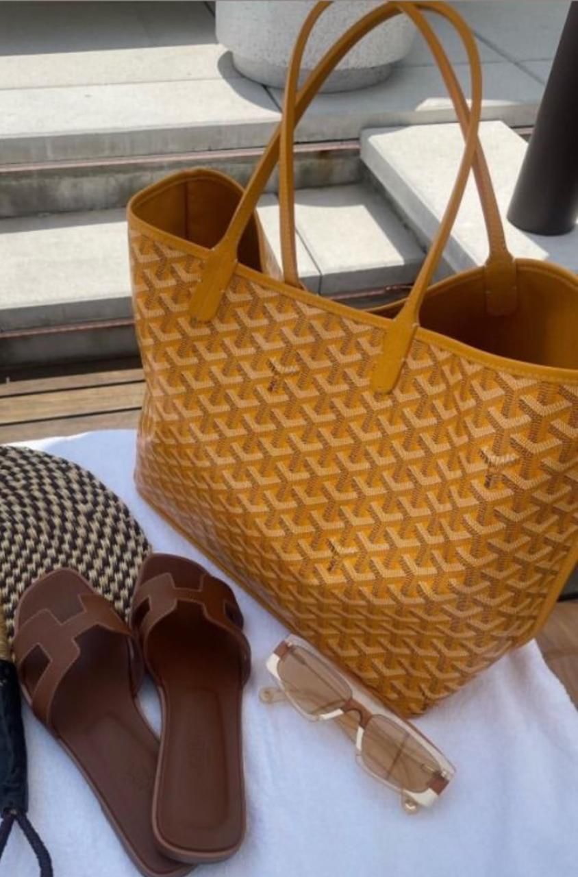 Medium sized tote bag