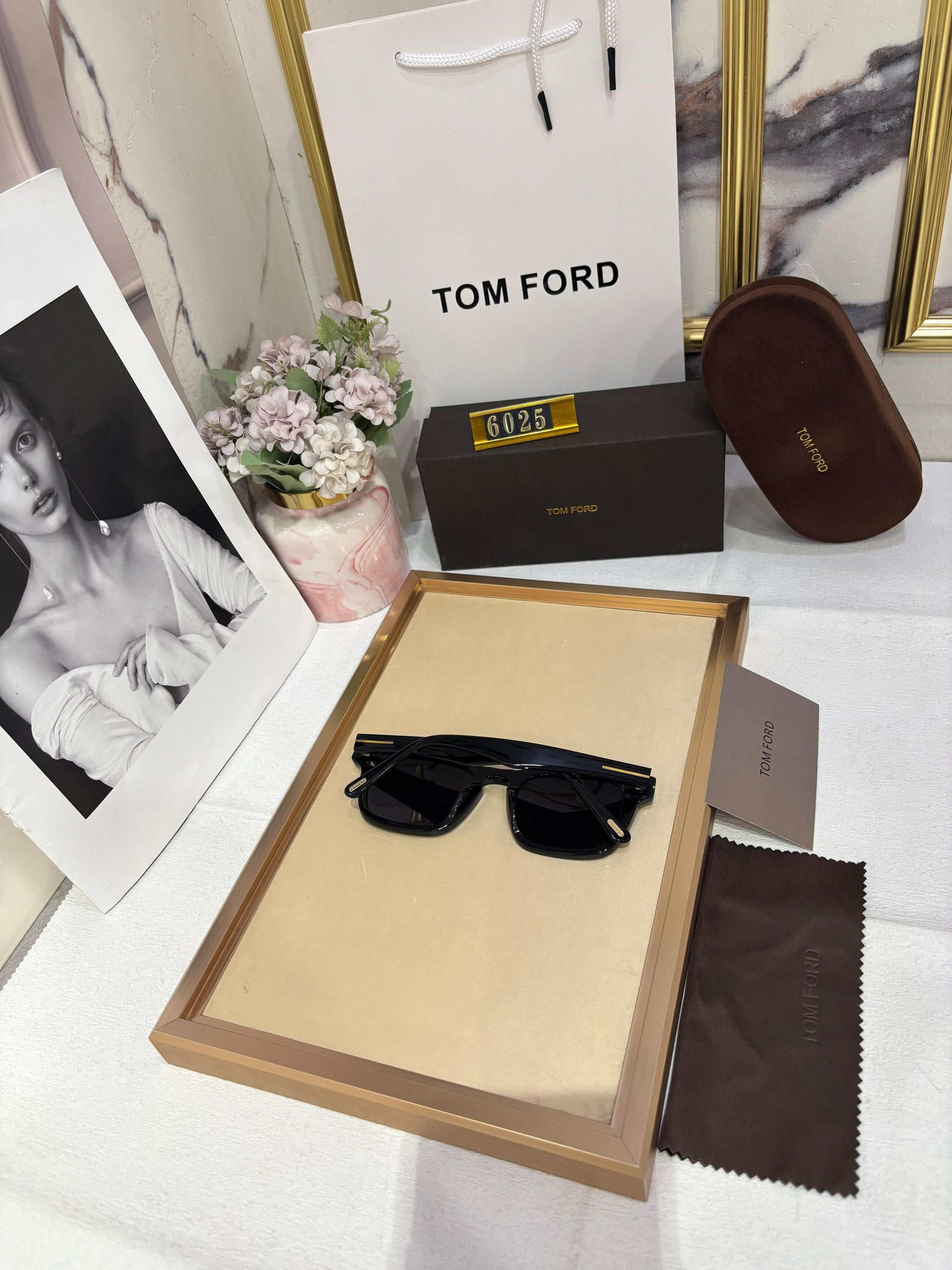 TF unisex sunglasses