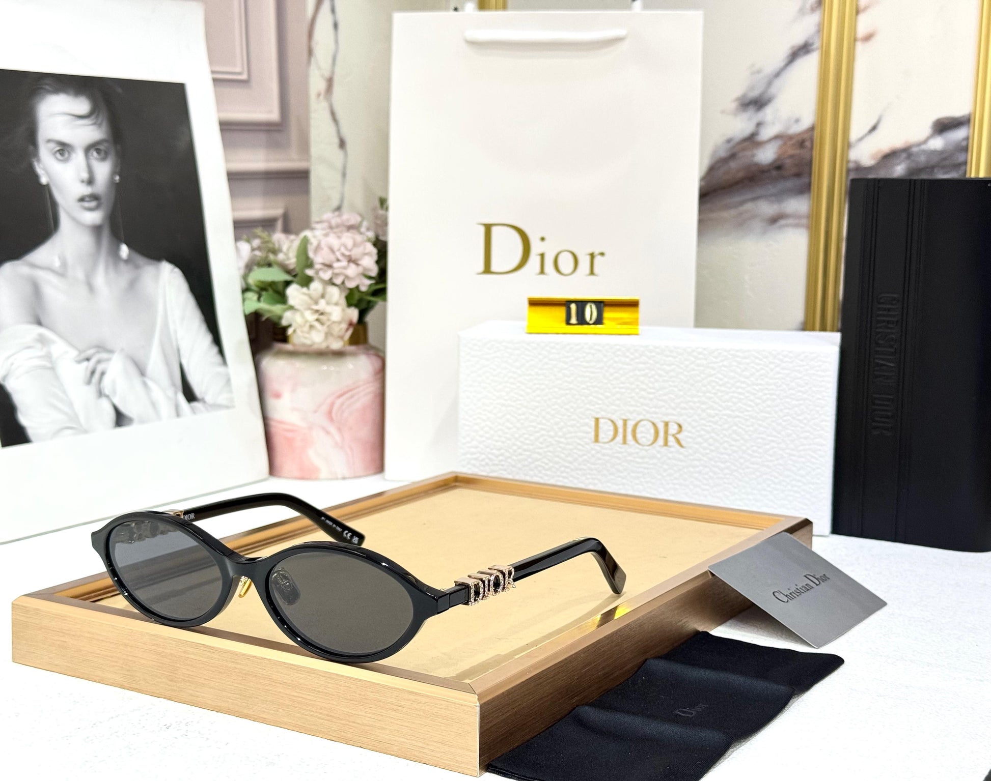 WOMEN SUNGLASSES