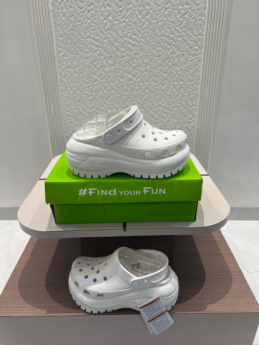 WMNS mega crush sandal for her