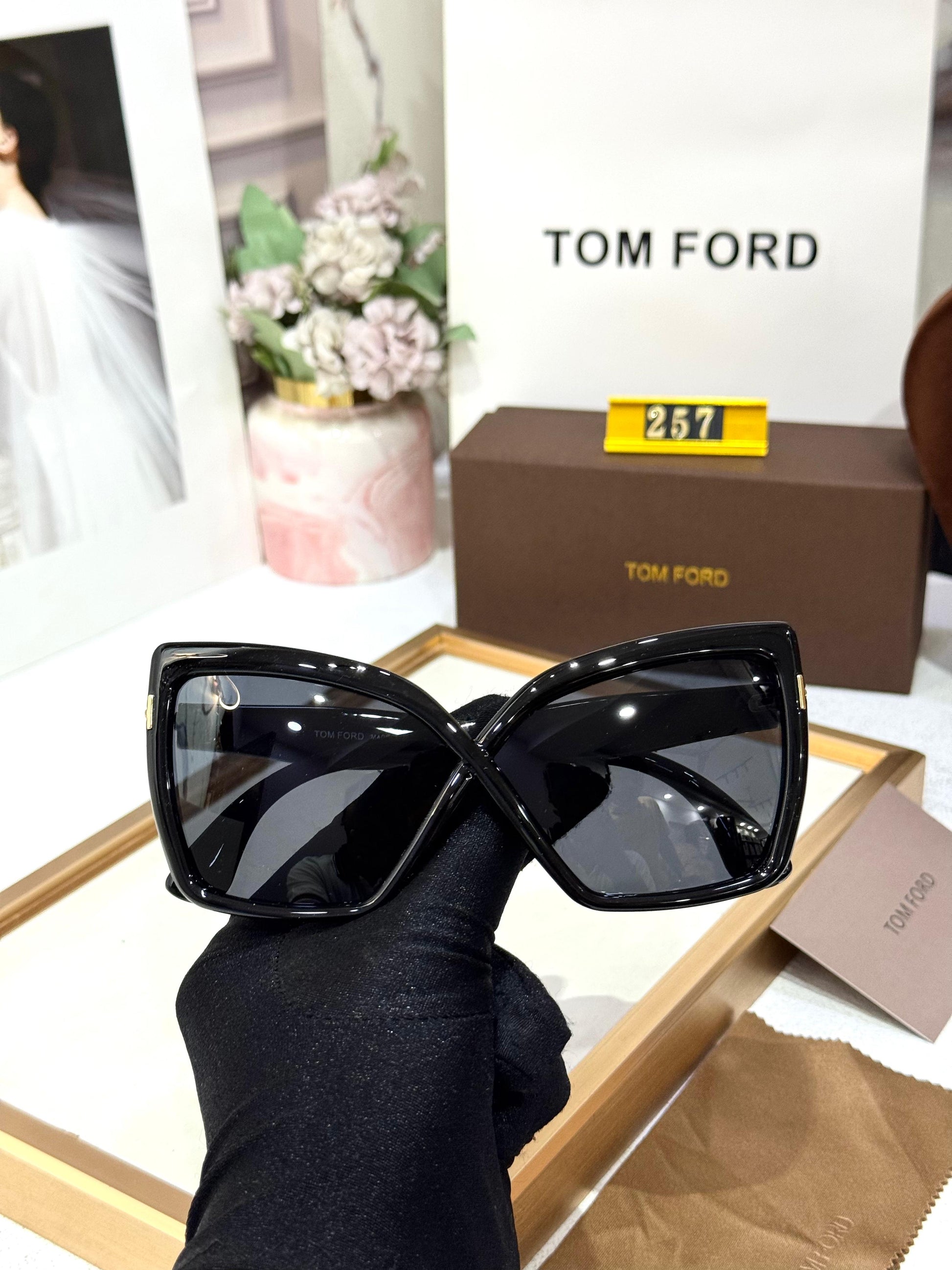 TF WOMEN SUNGLASSES