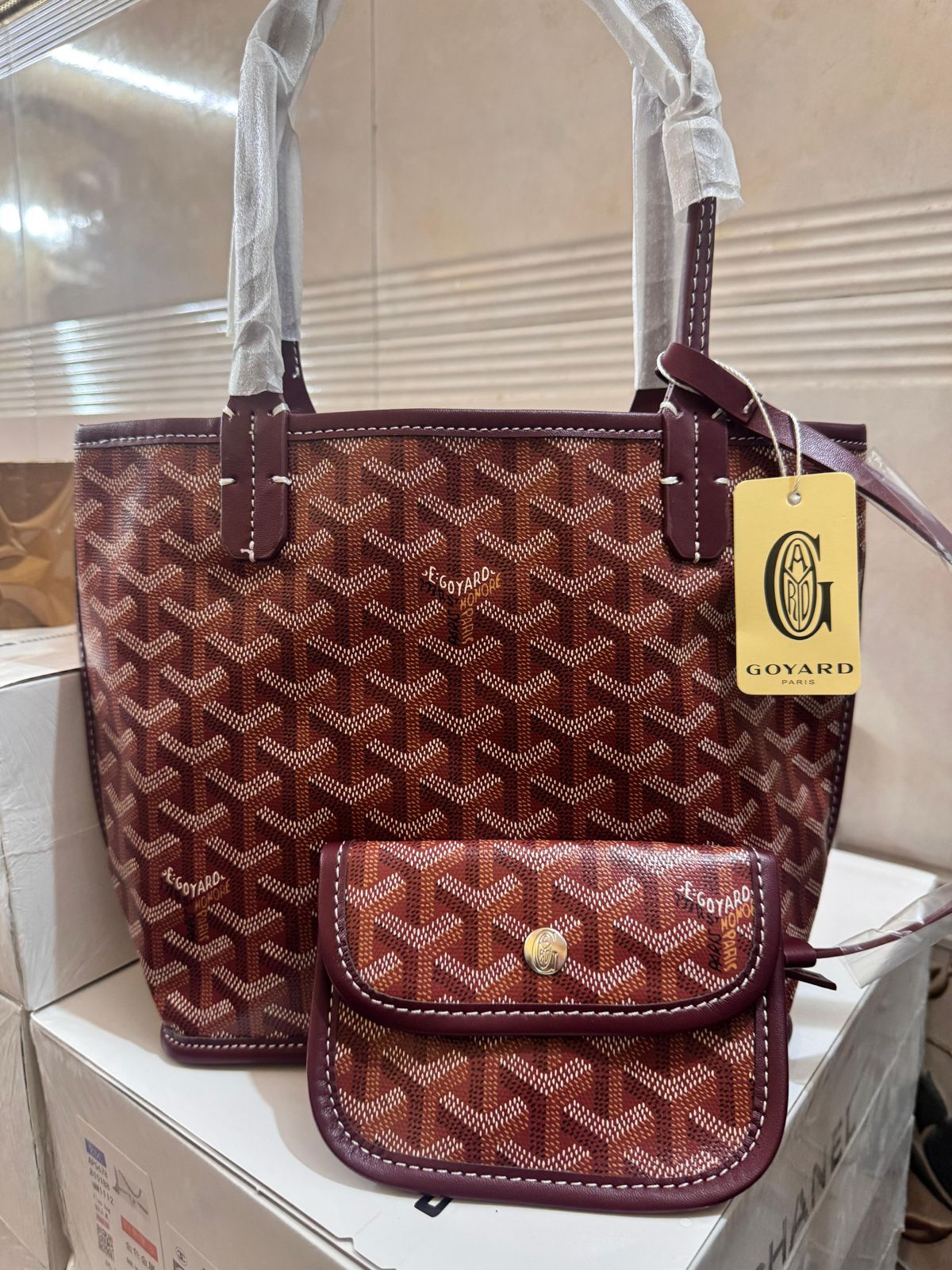 Small tote bag with pouch