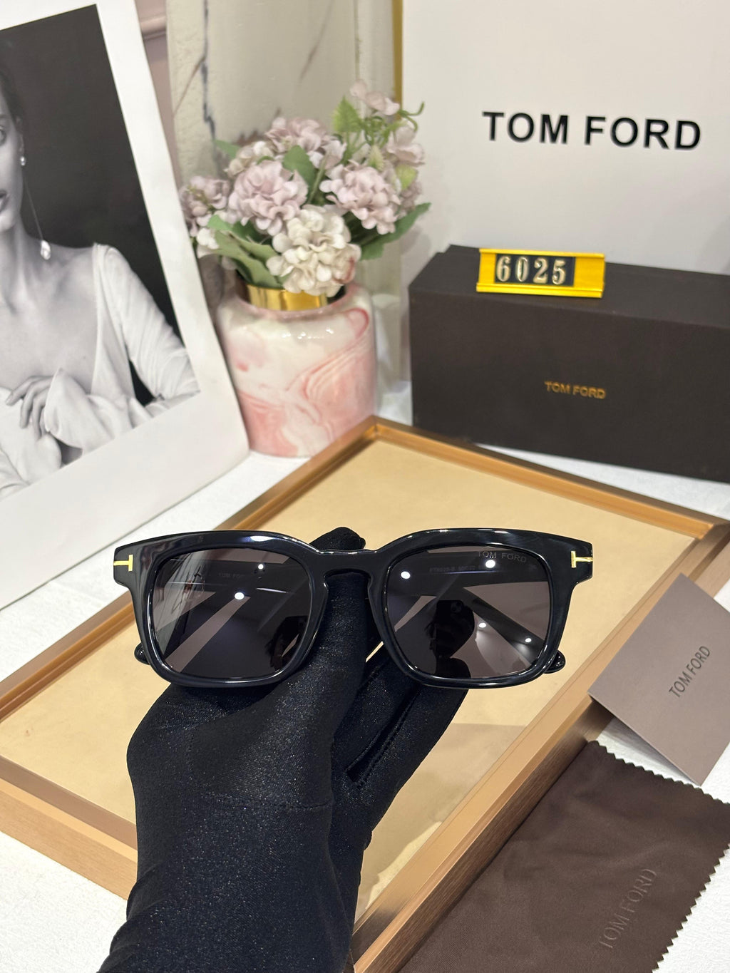 TF unisex sunglasses