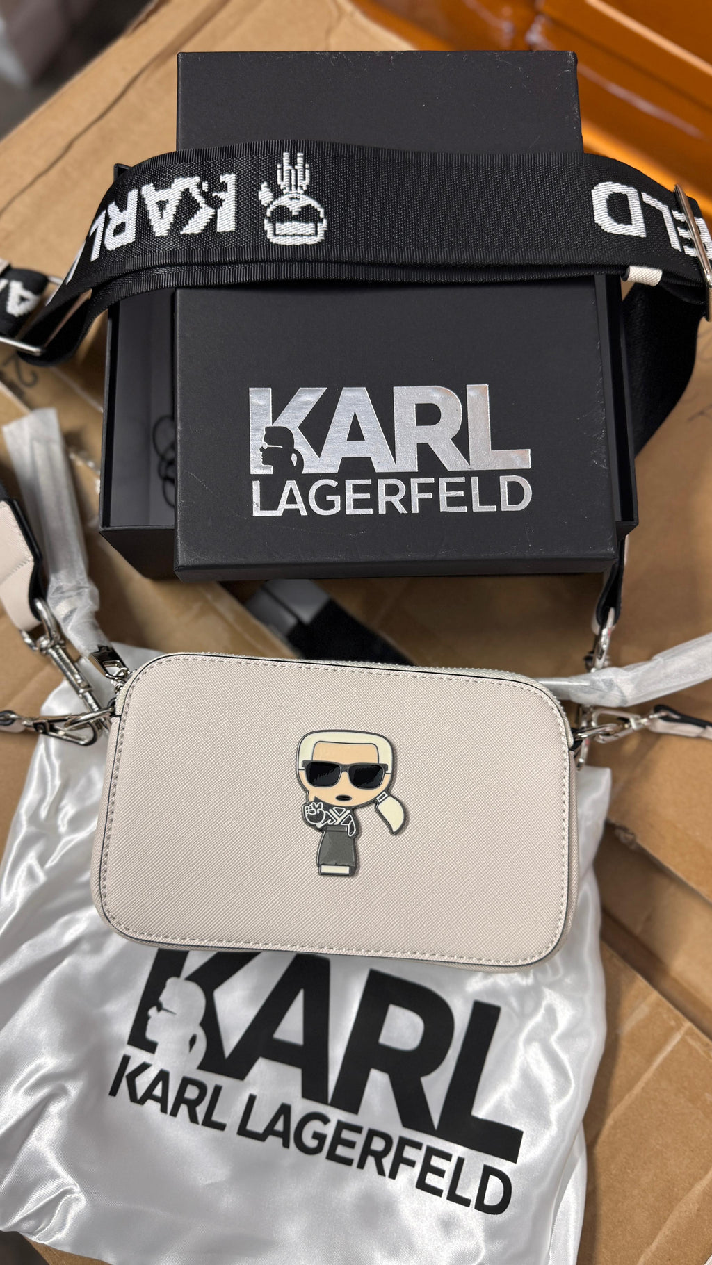 K snapshot sling bag