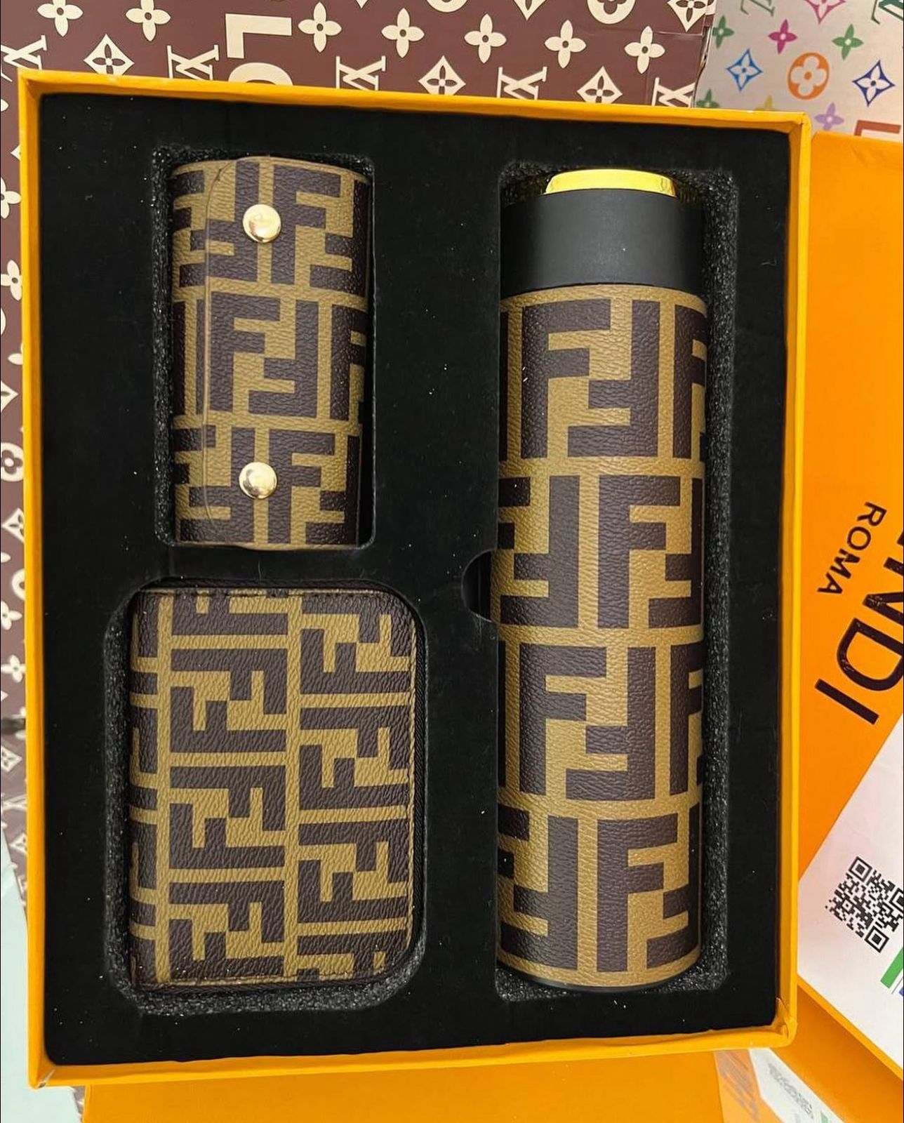 Set thermos and key holder