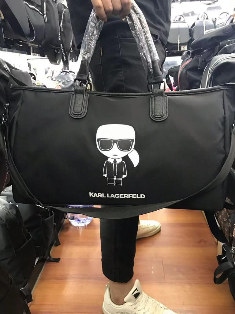 ASSORTED DUFFLE HAND BAGS