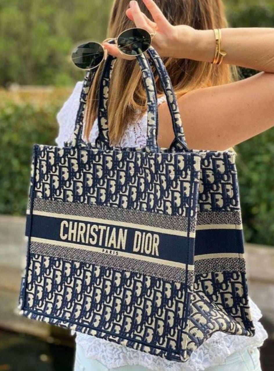 CD signature book tote