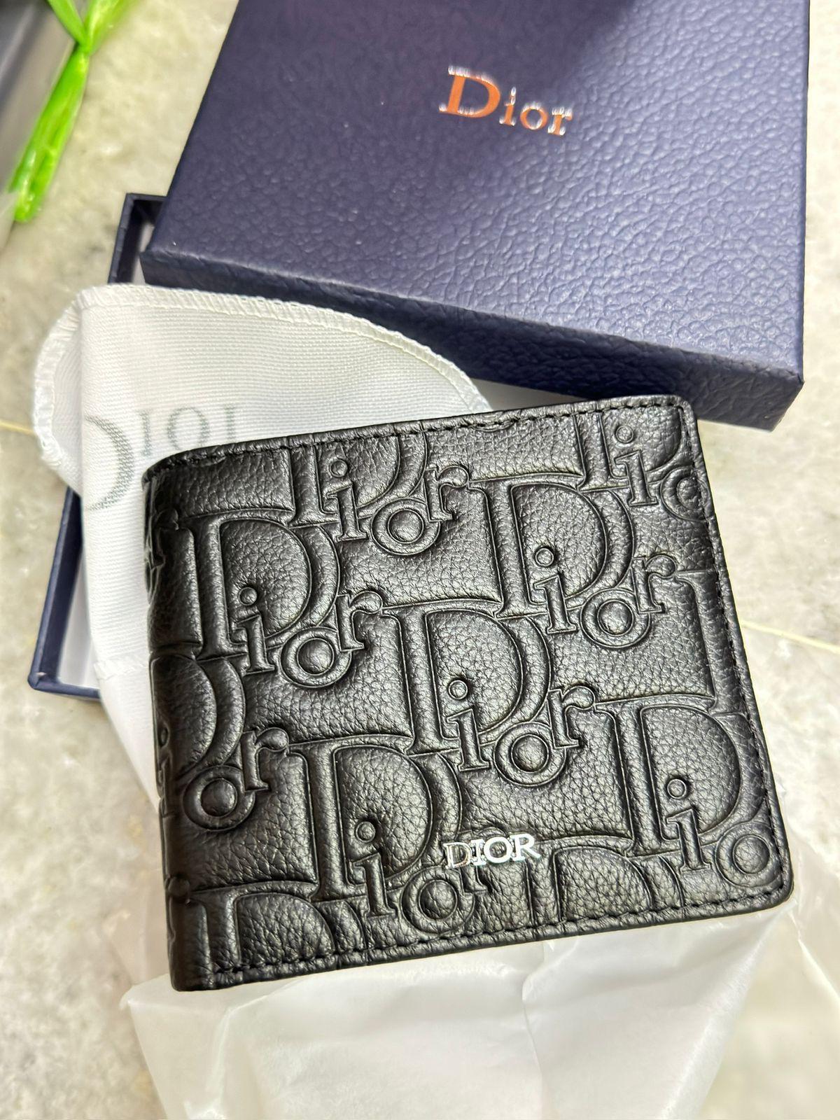 Assorted branded mens wallet