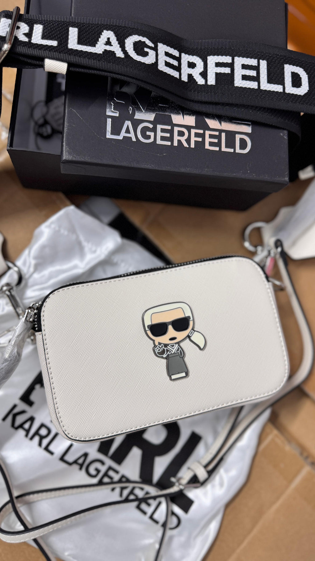 K snapshot sling bag