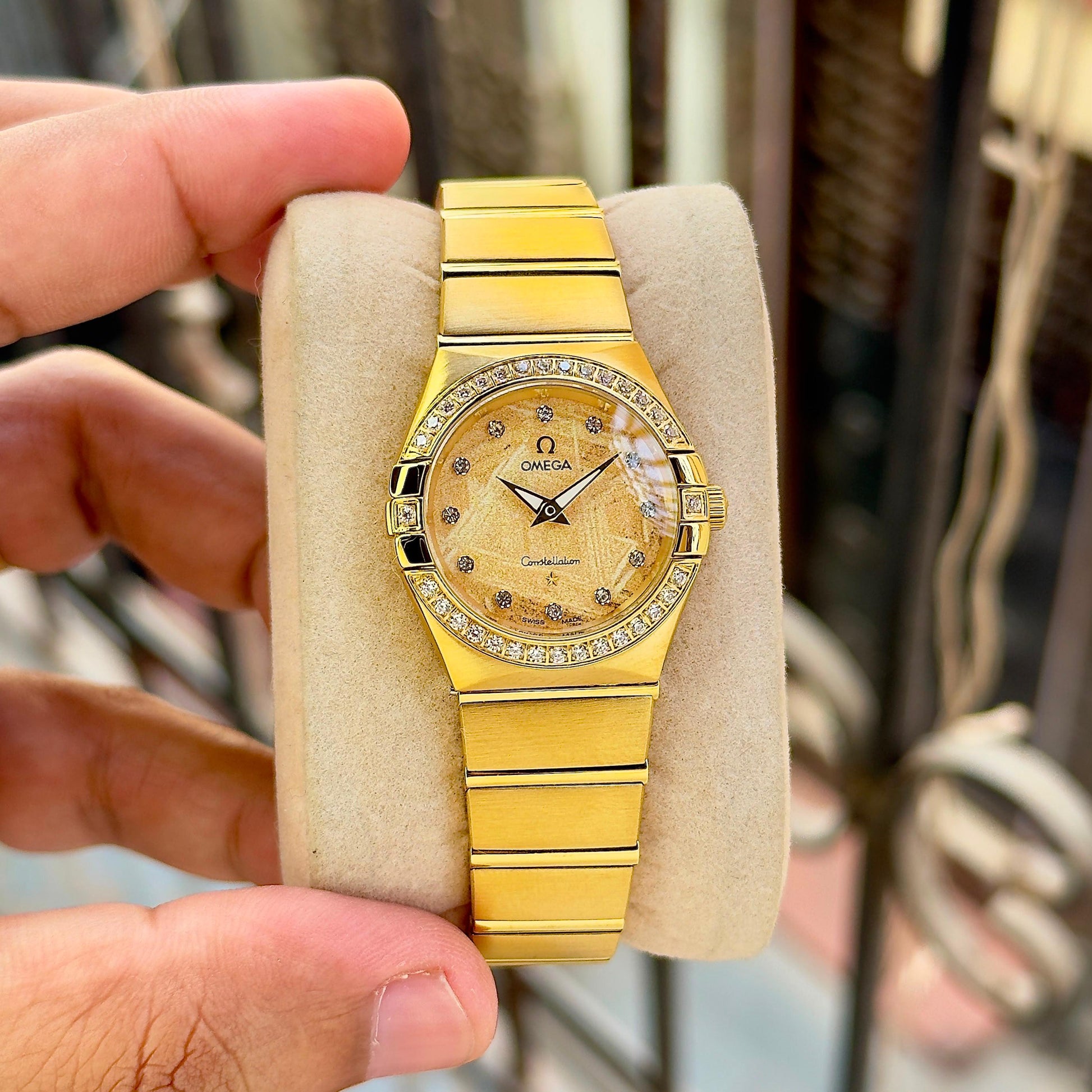 LUXURIOUS WATCHES FOR WOMEN