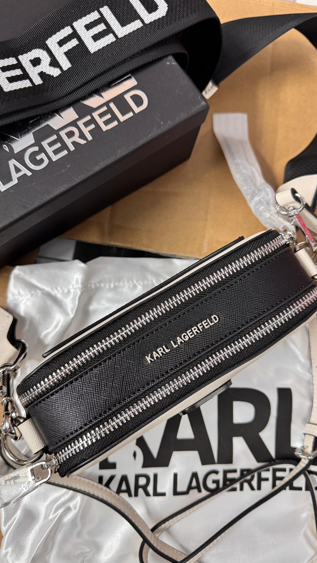 K snapshot sling bag