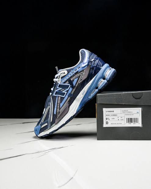 NEW BALANCE SNEAKERS