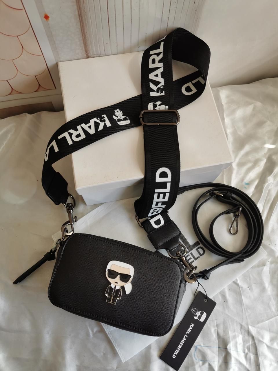 K snapshot sling bag