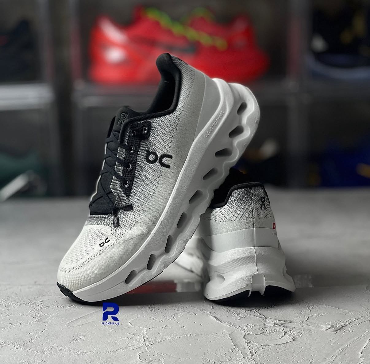 Running cloudtilt black white