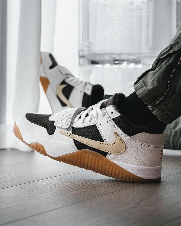 Travis scott X jordan jumpman jack trainer sail