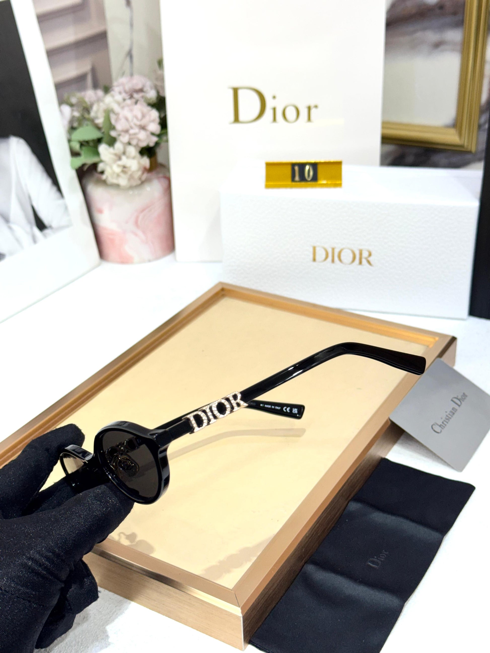 WOMEN SUNGLASSES