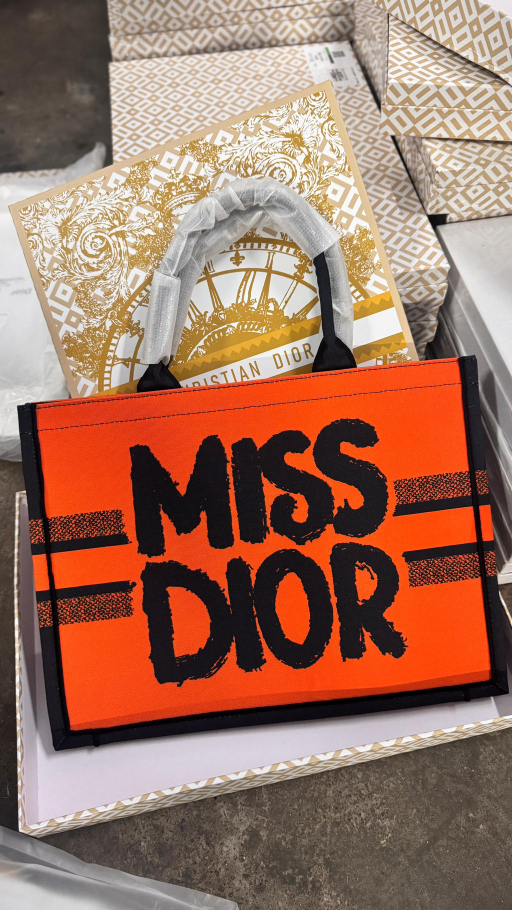 CD signature book tote