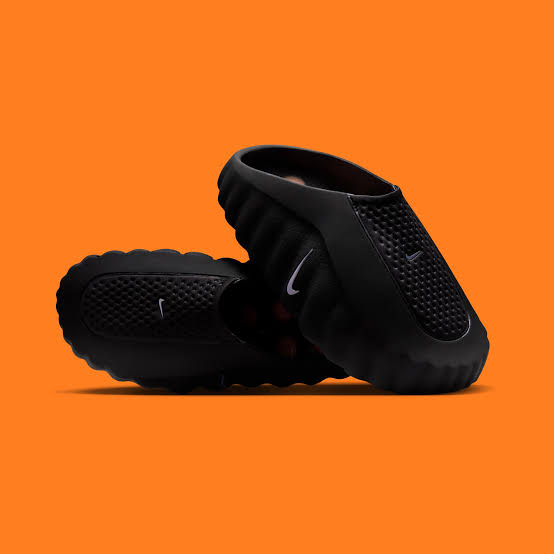 PREMIUM SLIP-ON CLOGS