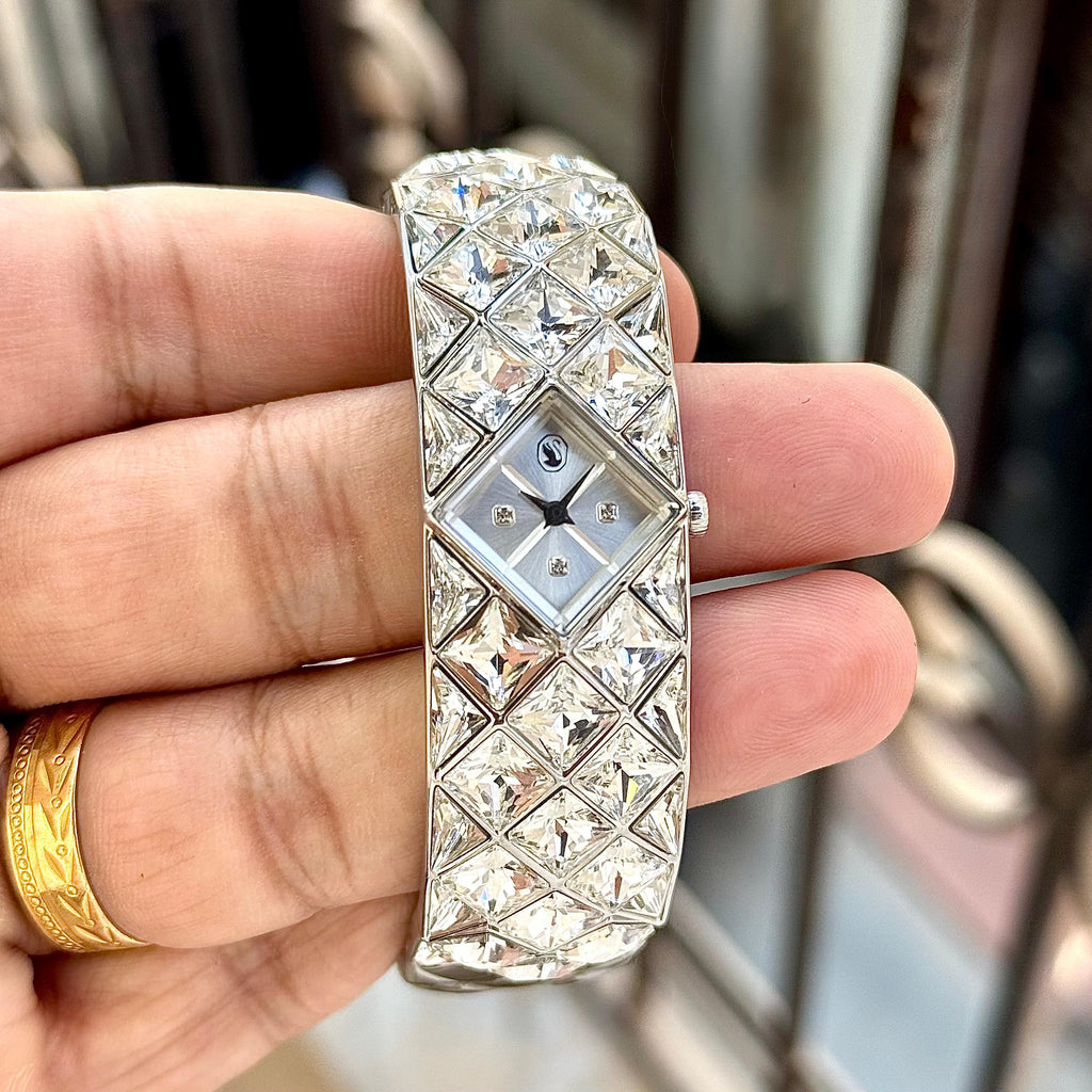 CURIOSA CRYSTAL BANGLE