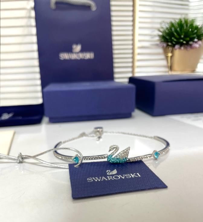 Luxury swan bracelets