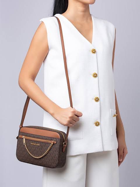 Jet set chain crossbody sling bag