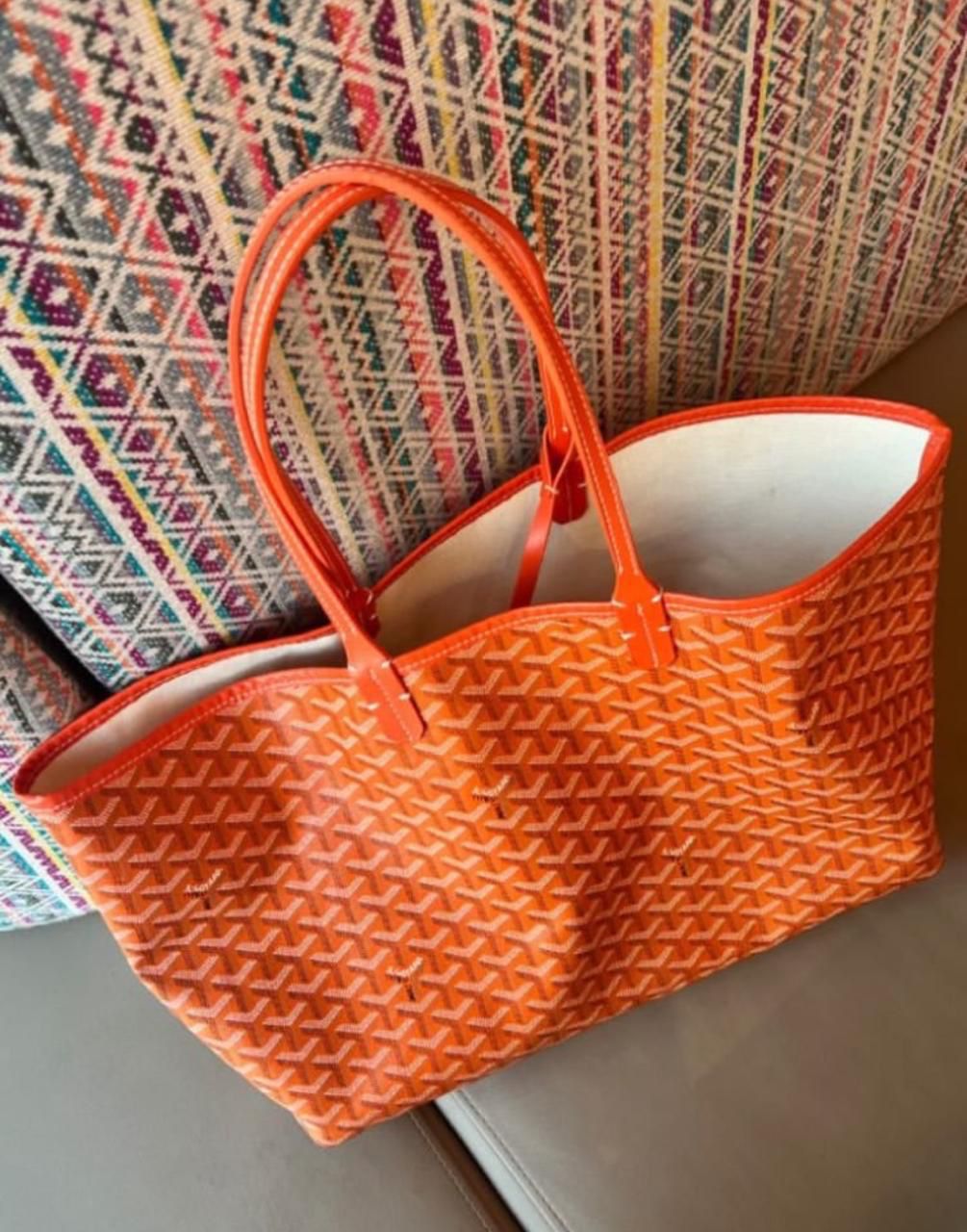Medium sized tote bag
