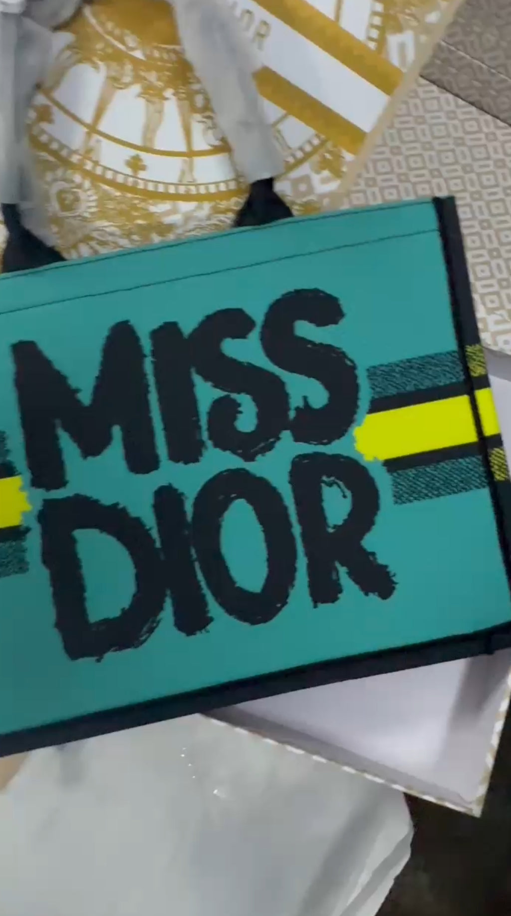 CD signature book tote