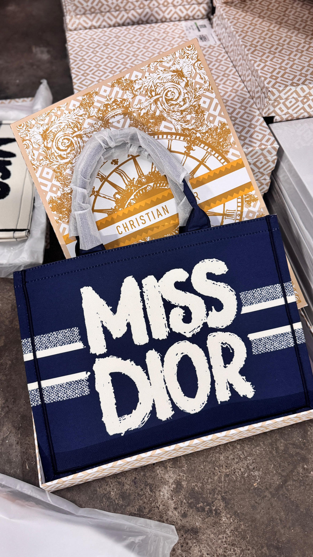 CD signature book tote