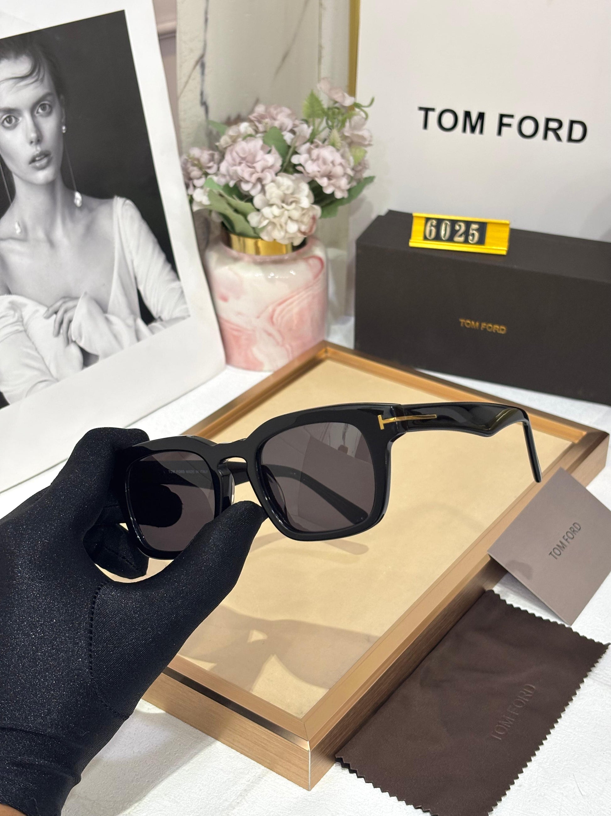 TF unisex sunglasses