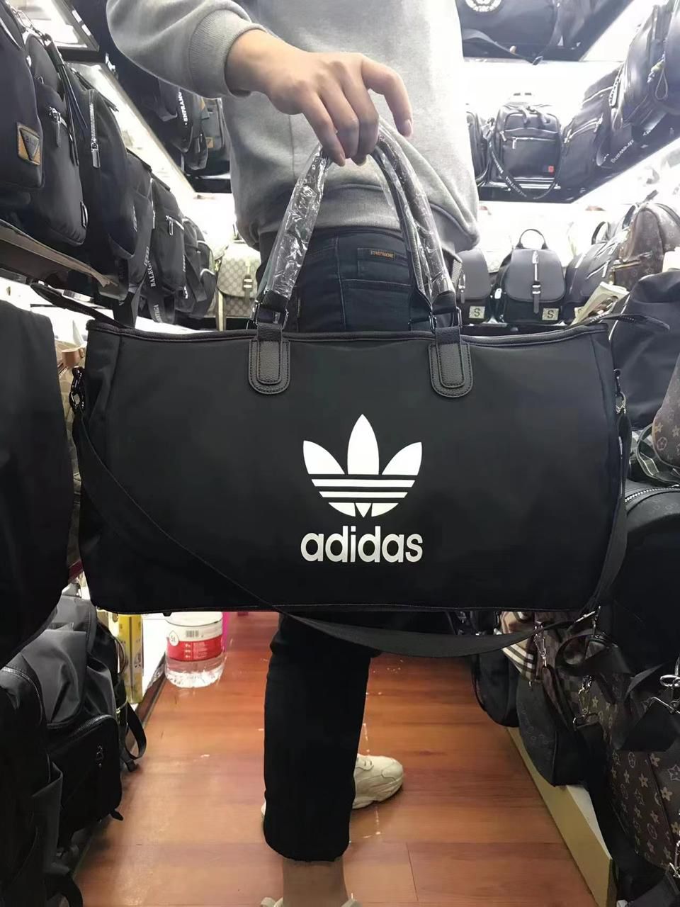 ASSORTED DUFFLE HAND BAGS