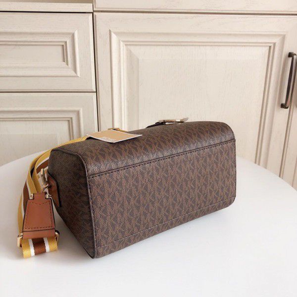 Boston brown with dust bag