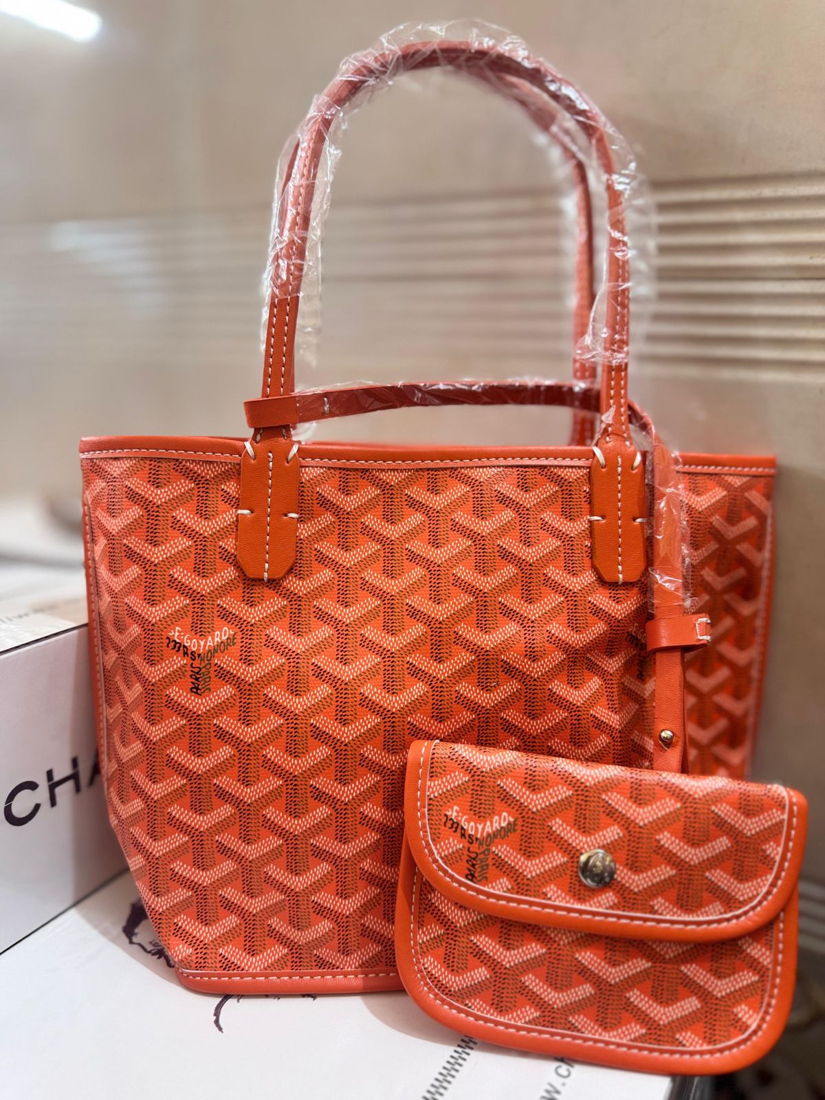 Small tote bag with pouch