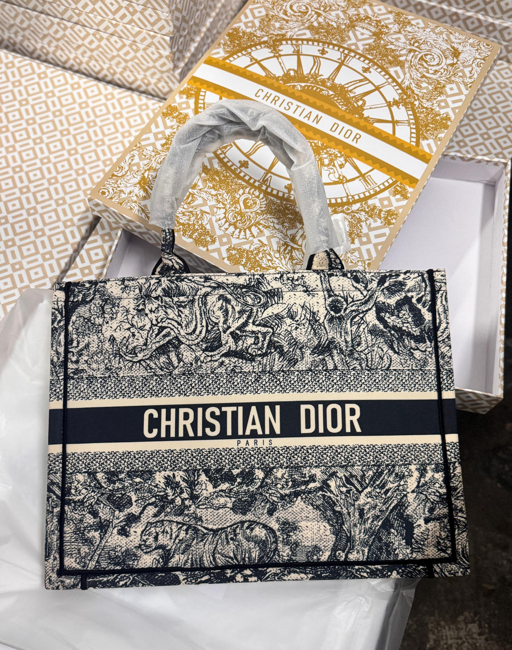 CD signature book tote