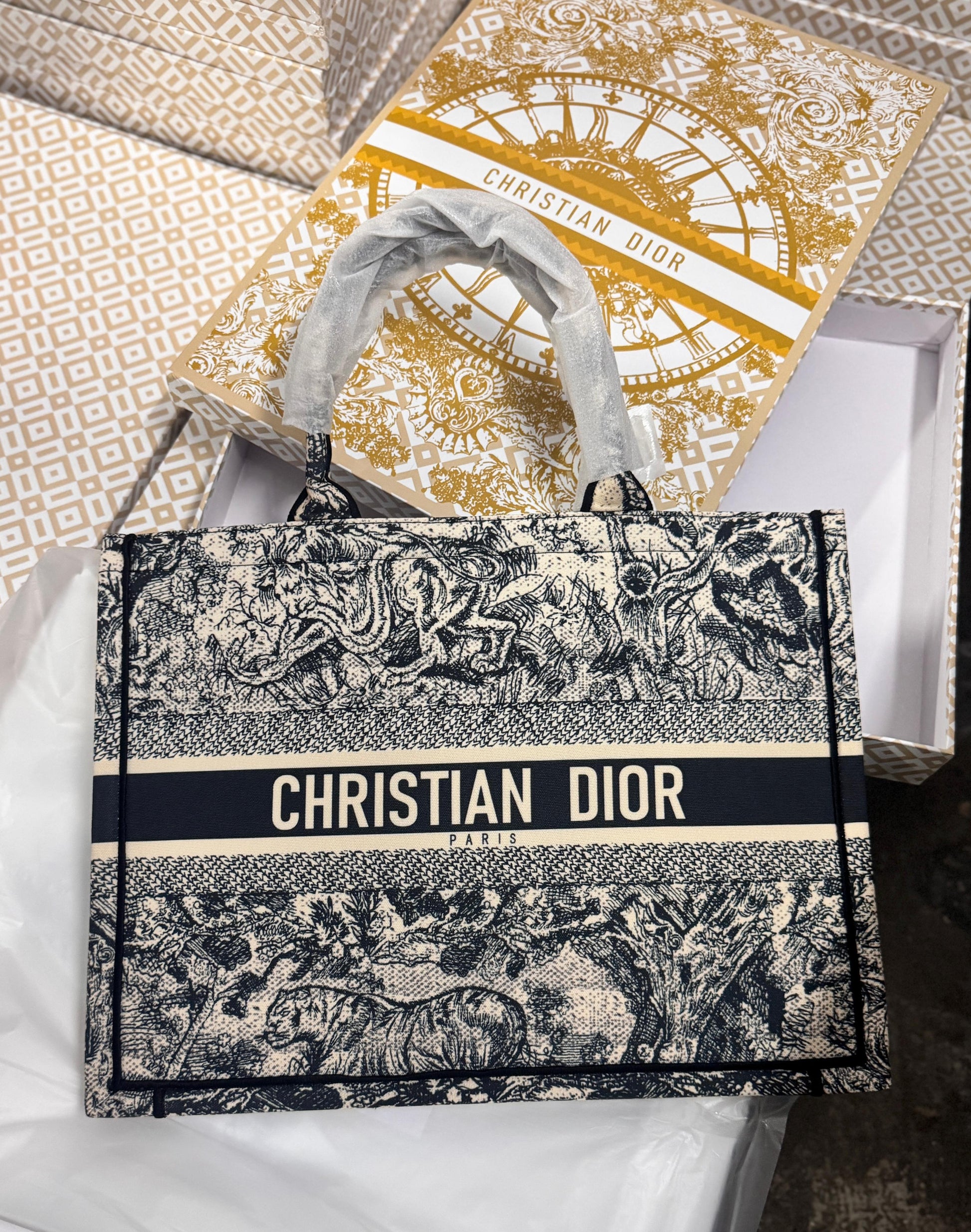 CD signature book tote