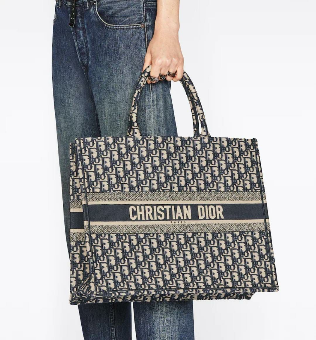 CD signature book tote