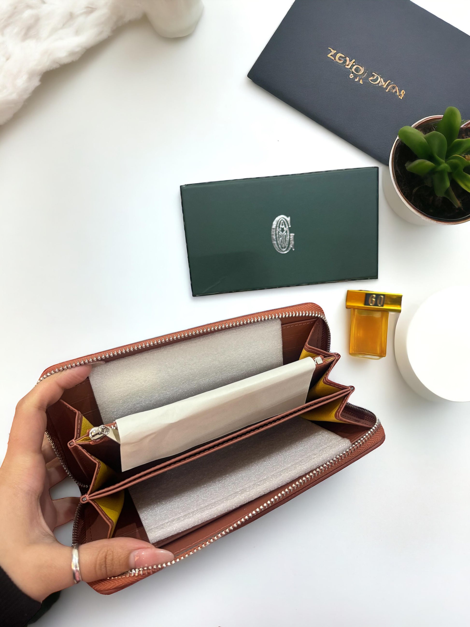 Women’s long wallet