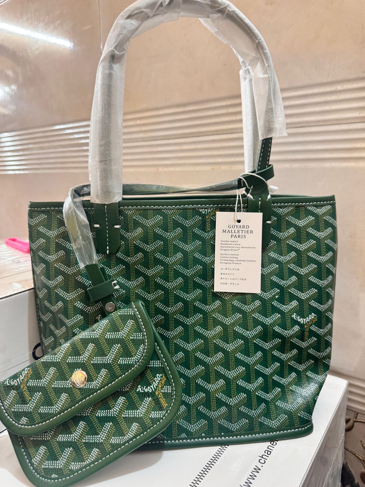 Small tote bag with pouch