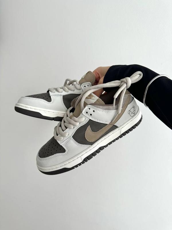 Otomo katsuhiro x sb dunk low dark brown