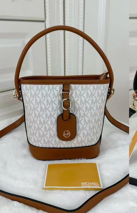 MICHAEL KORS BUCKET