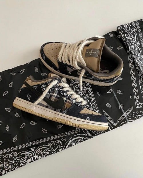 Travis Scott bandana