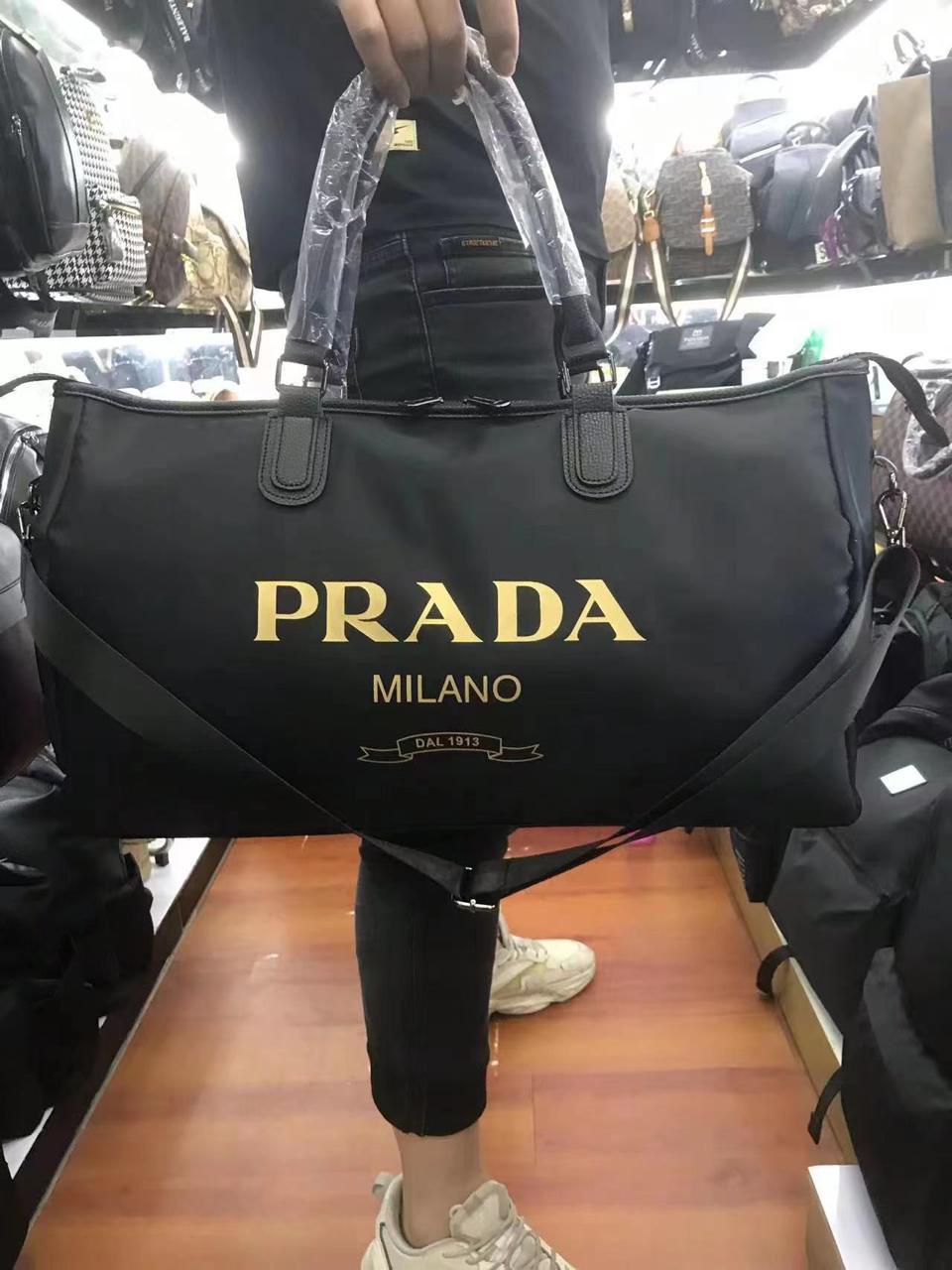 ASSORTED DUFFLE HAND BAGS