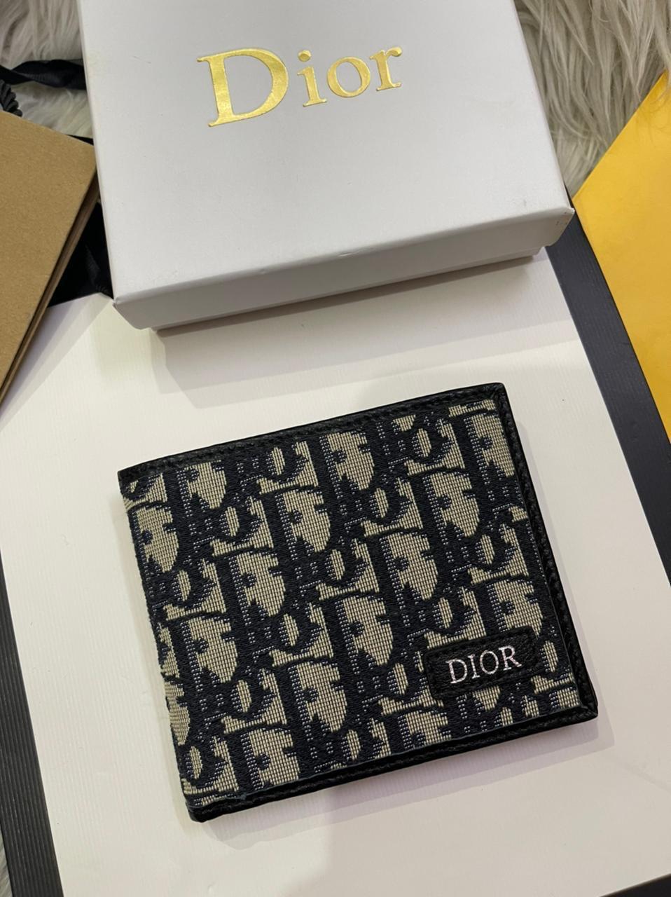 Assorted branded mens wallet