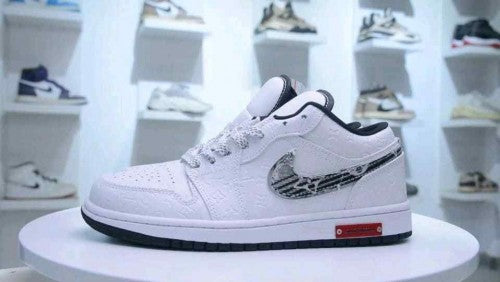 NIKE AIR JORDAN RETRO 1