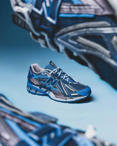NEW BALANCE SNEAKERS